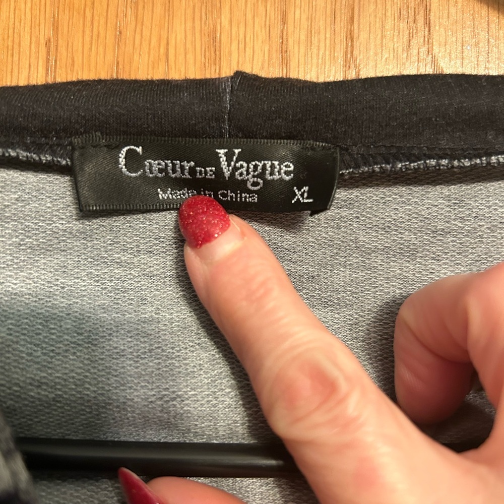 Super cute full zip hoodie - Picture 3 of 5
